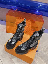 Load image into Gallery viewer, Louis Vuitton Laureate  Platform Desert Boots
