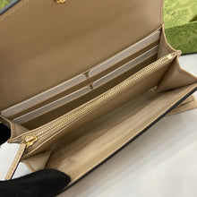 Load image into Gallery viewer, Gucci GG Continental Wallet
