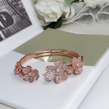 Load image into Gallery viewer, Van Cleef &amp; Arpels Bracelet
