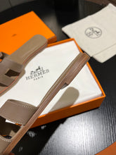Load image into Gallery viewer, Hermes Oran Sandal
