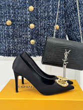 Load image into Gallery viewer, Louis Vuitton Pump
