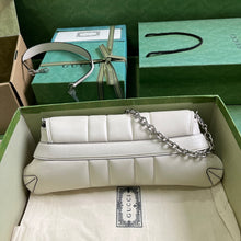 Load image into Gallery viewer, Gucci Horsebit Chain Medium Shoulder Bag
