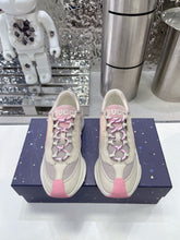 Load image into Gallery viewer, Gucci  Run Sneakers
