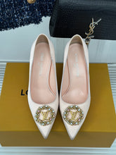 Load image into Gallery viewer, Louis Vuitton Pump
