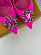 Load image into Gallery viewer, Louis Vuitton Pump
