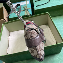 Load image into Gallery viewer, Gucci Horsebit Chain Medium Shoulder Bag
