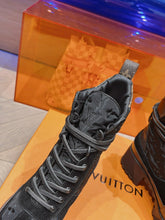 Load image into Gallery viewer, Louis Vuitton Laureate  Platform Desert Boots
