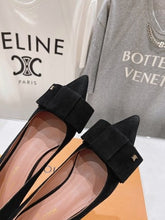 Load image into Gallery viewer, Louis Vuitton Blossom Pump
