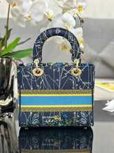 Load image into Gallery viewer, Christian Dior Medium Lady D Lite Bag
