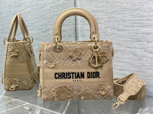 Load image into Gallery viewer, Christian Dior Medium Lady D-Lite Bag

