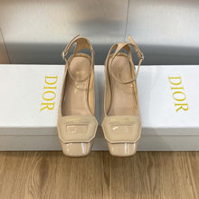 Load image into Gallery viewer, Christian Dior Day Pump
