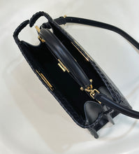 Load image into Gallery viewer, Fendi Peekaboo  Small iseeu Bag
