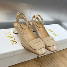 Load image into Gallery viewer, Christian Dior Day Pump
