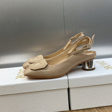 Load image into Gallery viewer, Christian Dior Day Pump
