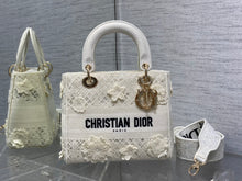 Load image into Gallery viewer, Christian Dior Medium Lady D-Lite Bag
