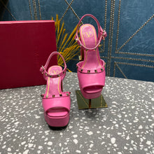 Load image into Gallery viewer, Valentino Garavani Tan-go Platform Patent Leather Sandal 155MM
