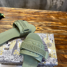 Load image into Gallery viewer, Christian Dio(R) Evolution  Slide
