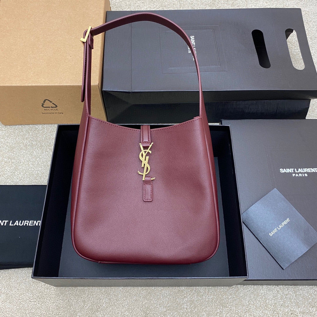 YSL LE 5 À 7 SOFT SMALL HOBO BAG IN SMOOTH LEATHER