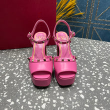 Load image into Gallery viewer, Valentino Garavani Tan-go Platform Patent Leather Sandal 155MM
