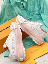 Load image into Gallery viewer, Louis Vuitton Squad Sneakers
