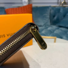 Load image into Gallery viewer, Louis Vuitton Zippy Wallet
