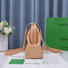 Load image into Gallery viewer, Bottega Veneta Point Medium Bag
