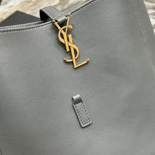 Load image into Gallery viewer, YSL LE 5 À 7 SOFT SMALL HOBO BAG IN SMOOTH LEATHER
