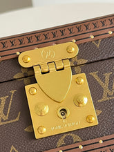 Load image into Gallery viewer, Louis Vuitton  8 Watch Case
