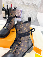 Load image into Gallery viewer, Louis Vuitton Metropolis Flat Ranger Boots
