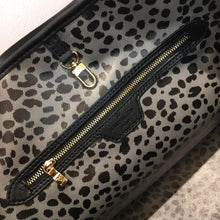 Load image into Gallery viewer, Louis Vuitton Neverfull MM Bag
