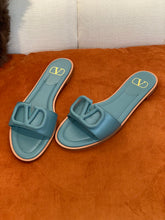 Load image into Gallery viewer, Valentino Vlogo Signature Flat Slide
