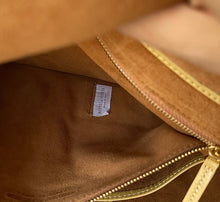 Load image into Gallery viewer, Bottega Veneta Arco Medium Bag
