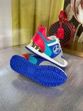 Load image into Gallery viewer, Louis Vuitton Run a way Sneakers
