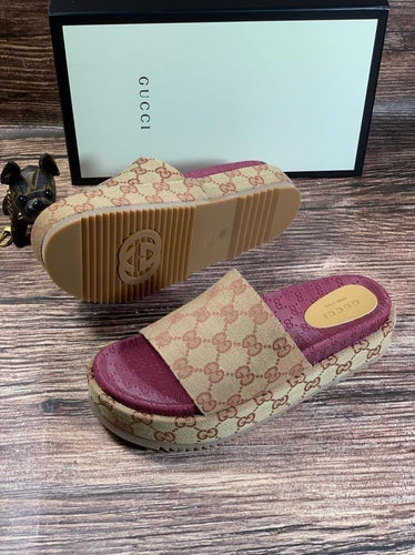 Gucci GG slide Sandal - LUXURY KLOZETT