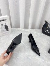 Load image into Gallery viewer, Versace  La Medusa Naplak Pumps

