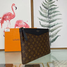 Load image into Gallery viewer, Louis Vuitton Daily Pouch
