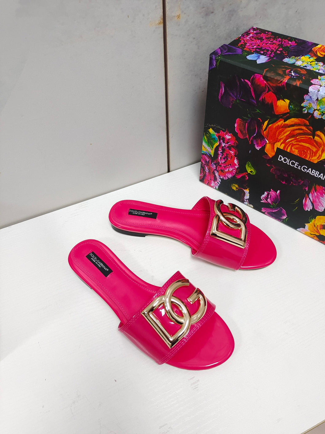 Dolce & Gabbana Polished Calfskin Sliders with DG logo