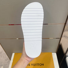 Load image into Gallery viewer, Louis Vuitton Miami Mule (Men Slippers)
