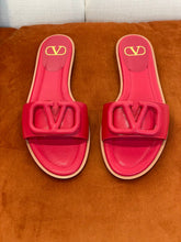 Load image into Gallery viewer, Valentino Vlogo Signature Flat Slide
