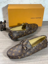 Load image into Gallery viewer, Louis Vuitton Arizona Mocassin Shoe
