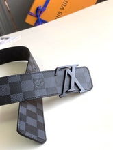 Load image into Gallery viewer, Louis Vuitton Leather Belt
