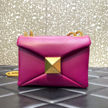 Load image into Gallery viewer, Valentino One Stud Bag With Chain
