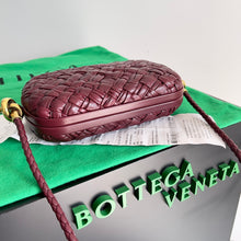 Load image into Gallery viewer, Bottega Veneta Knot On Strap Bag
