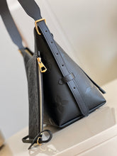 Load image into Gallery viewer, Louis Vuitton Carryall PM Bag
