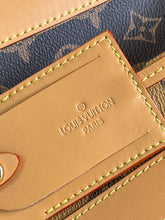 Load image into Gallery viewer, Louis Vuitton Randonee Messenger

