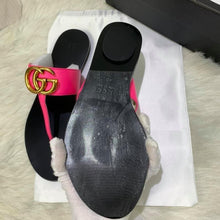 Load image into Gallery viewer, Gucci Leather thong sandals - LUXURY KLOZETT
