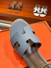 Load image into Gallery viewer, Hermes Santorini Sandals
