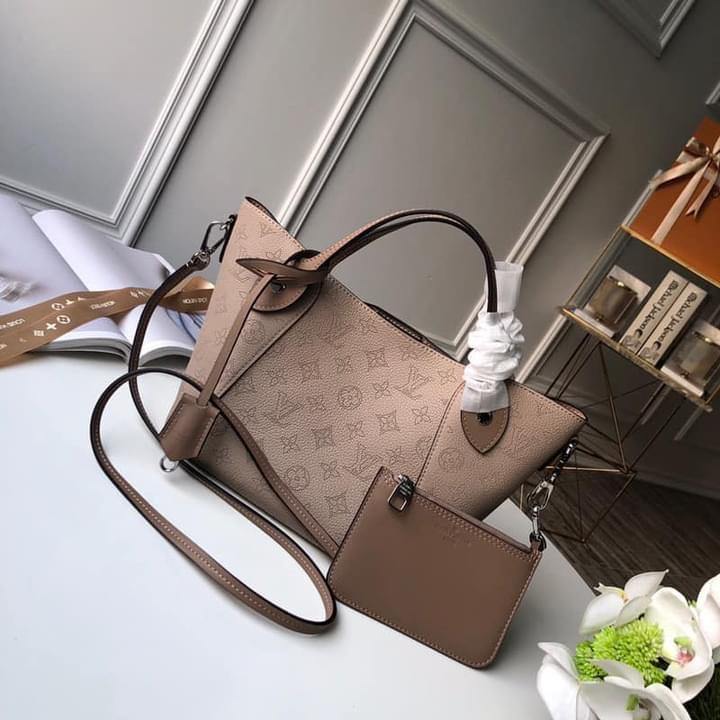 Louis Vuitton Hina PM Bag - LUXURY KLOZETT