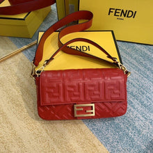 Load image into Gallery viewer, Fendi baguette Bag - LUXURY KLOZETT
