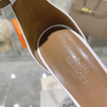 Load image into Gallery viewer, Hermes premiere 70 Heels

